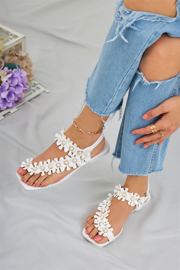 Noli Beyaz Çiçekli Parmak Arası Sandalet